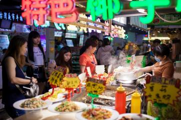 Парламент Китая принял закон против расточительства еды